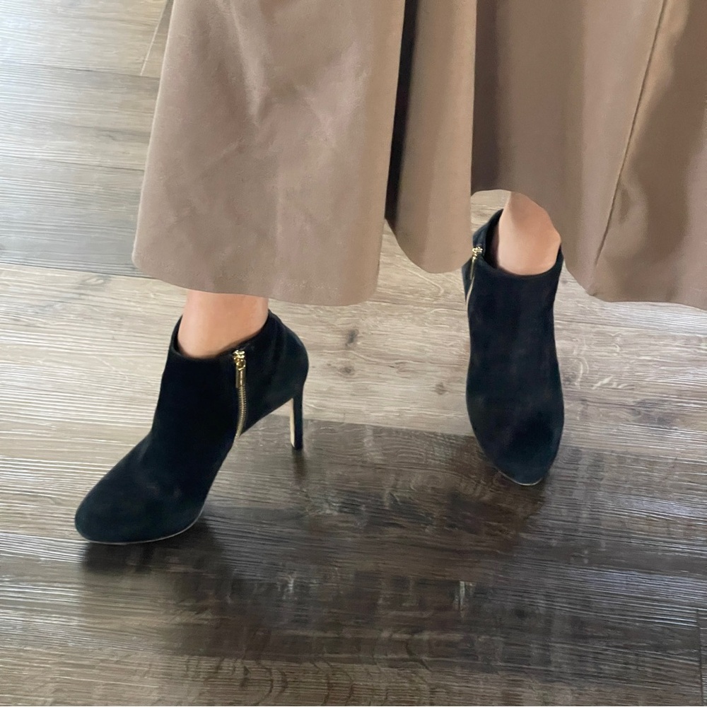 Micheal Kors Velvet Black Ankled High Heels Boots Size 8 1/2M - Picture 4 of 17